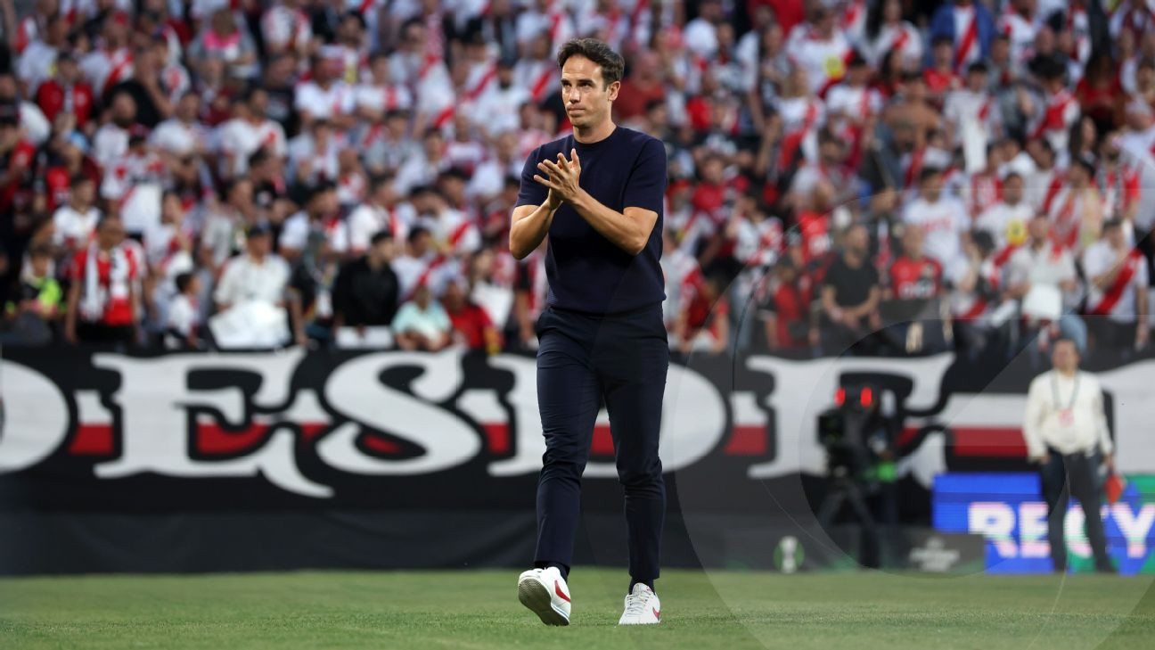 Villarreal se dispone a reclutar a Iñigo Pérez de Rayo Vallecano_TEAM_PLAYERS como entrenador principal. img 257581
